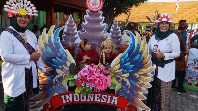 Foto Karnaval Merayakan Hari Ulang Tahun Republik Indonesia ke 80 Tahun, Warga RT/RW : 24/05, Desa Sengon Kecamatan Jombang